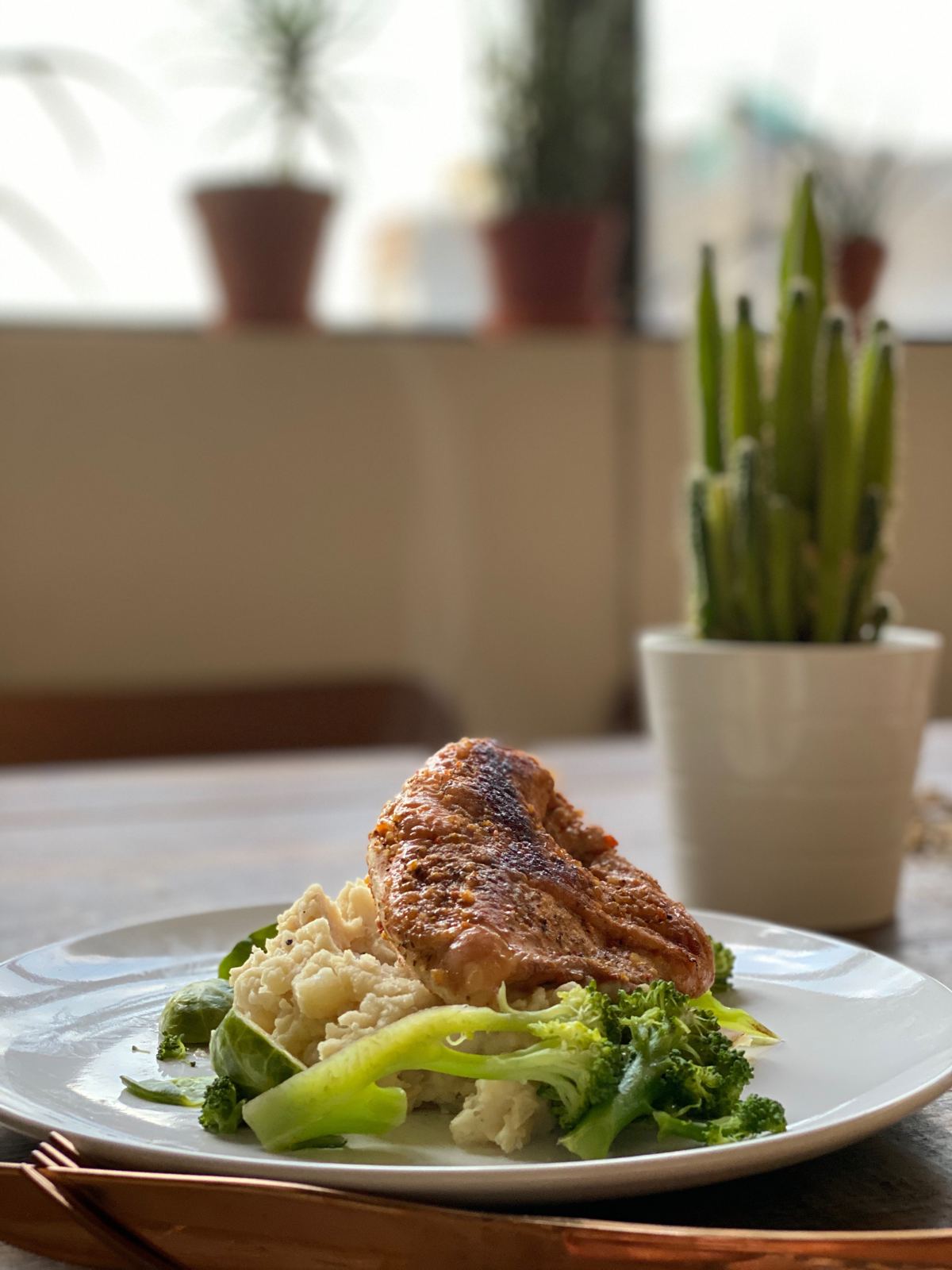 Roast chicken with mash and broccoli